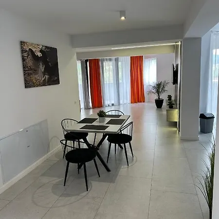 Teo Dem Radulescu -Strand Ramnicu Valcea Exterior photo
